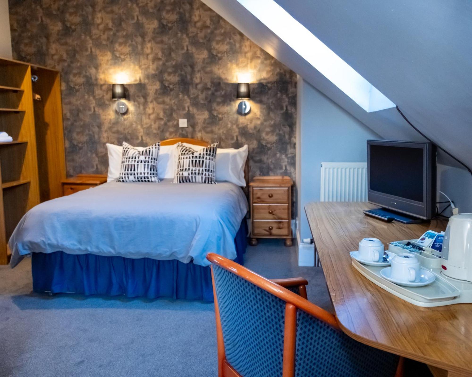 Station Hotel 2*